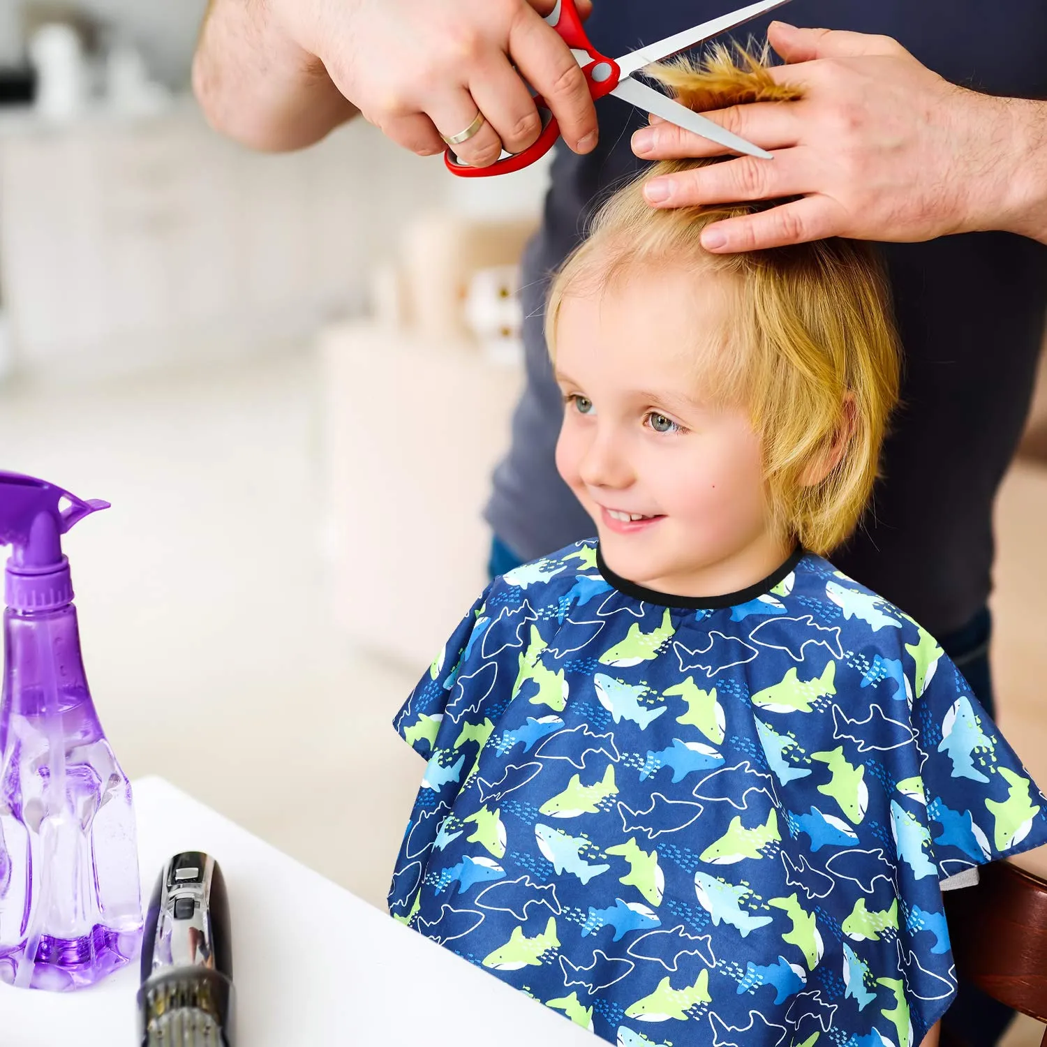 5 Pieces Salon Barber Cape Sets Hair Cutting Salon Styling Cape Hairdresser Haircut Apron Gown Neck Duster Brush and Hair Cutting Rat Tail Comb for Men Women Kid Children Hairdressing