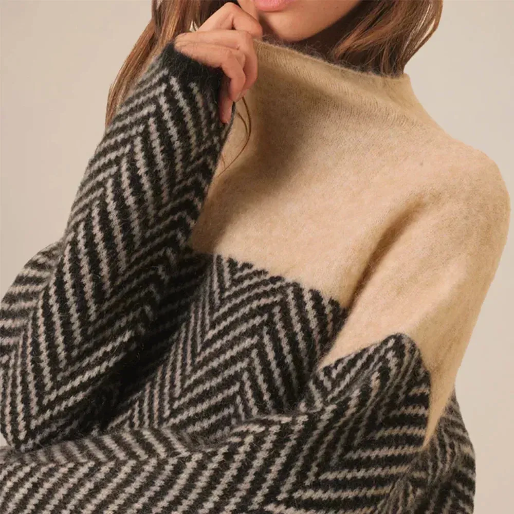 CLEO | ELEGANT TURTLENECK SWEATER