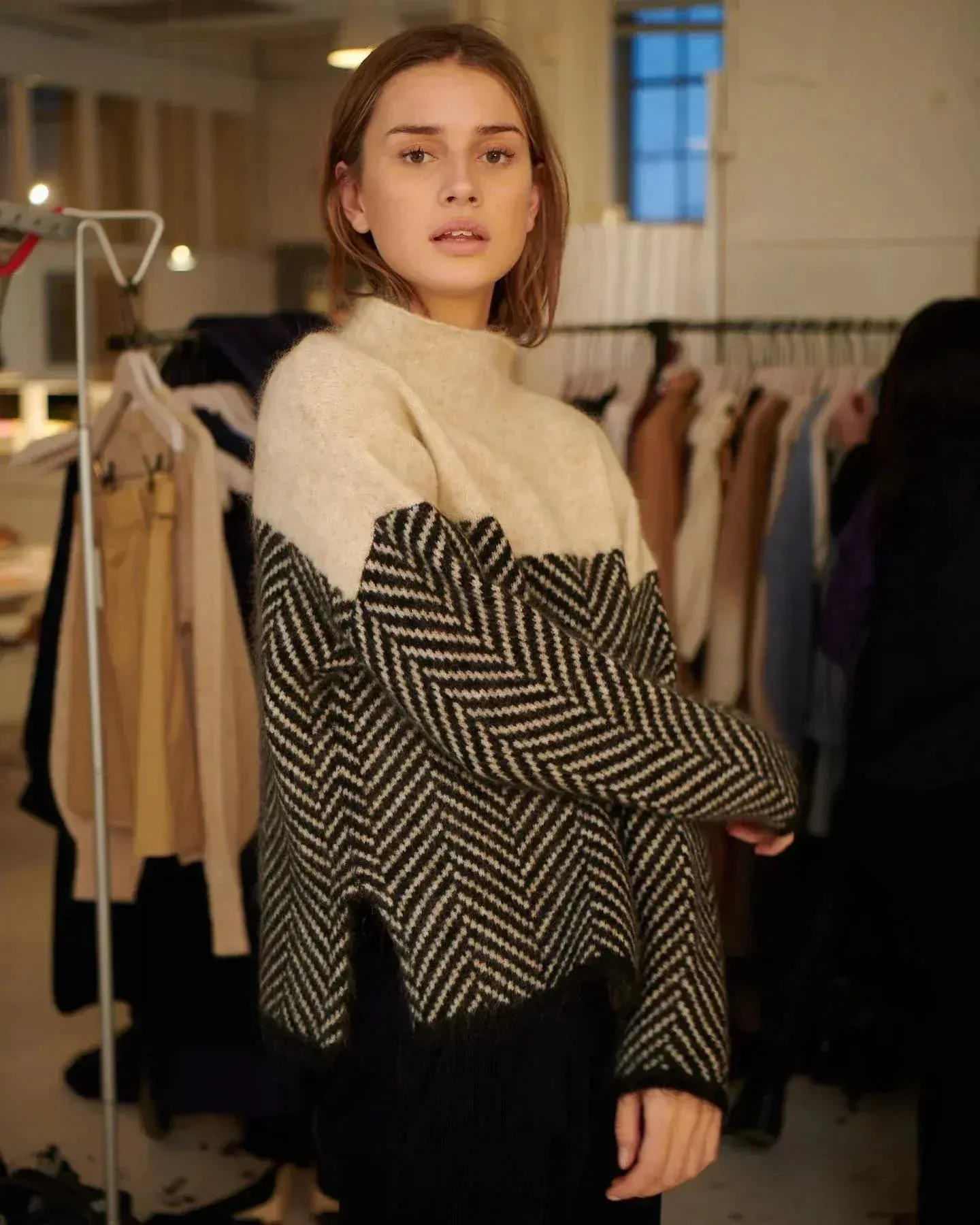 CLEO | ELEGANT TURTLENECK SWEATER