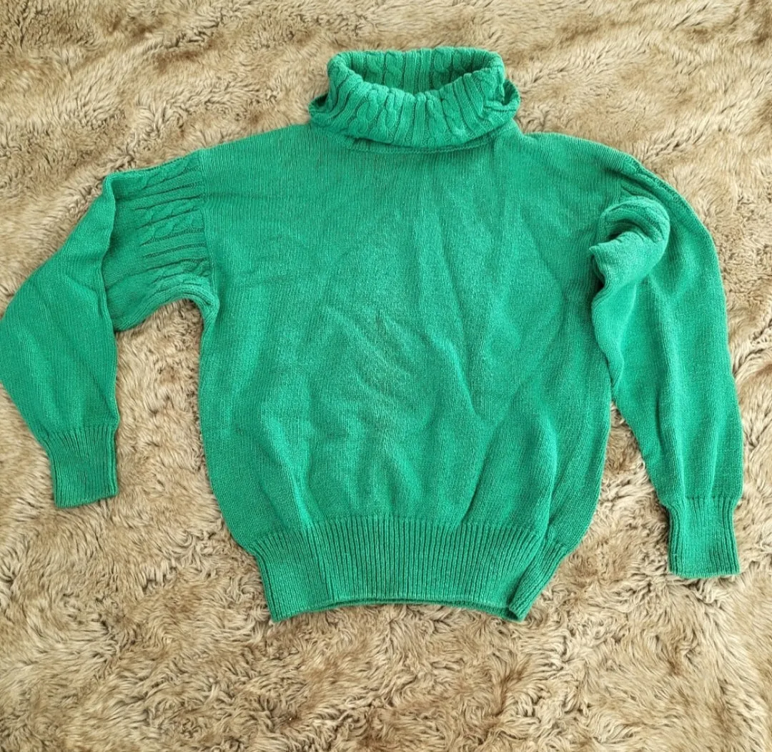 Crystal-Kobe Knit Turtleneck Size Medium