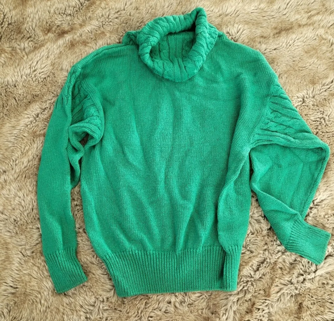 Crystal-Kobe Knit Turtleneck Size Medium