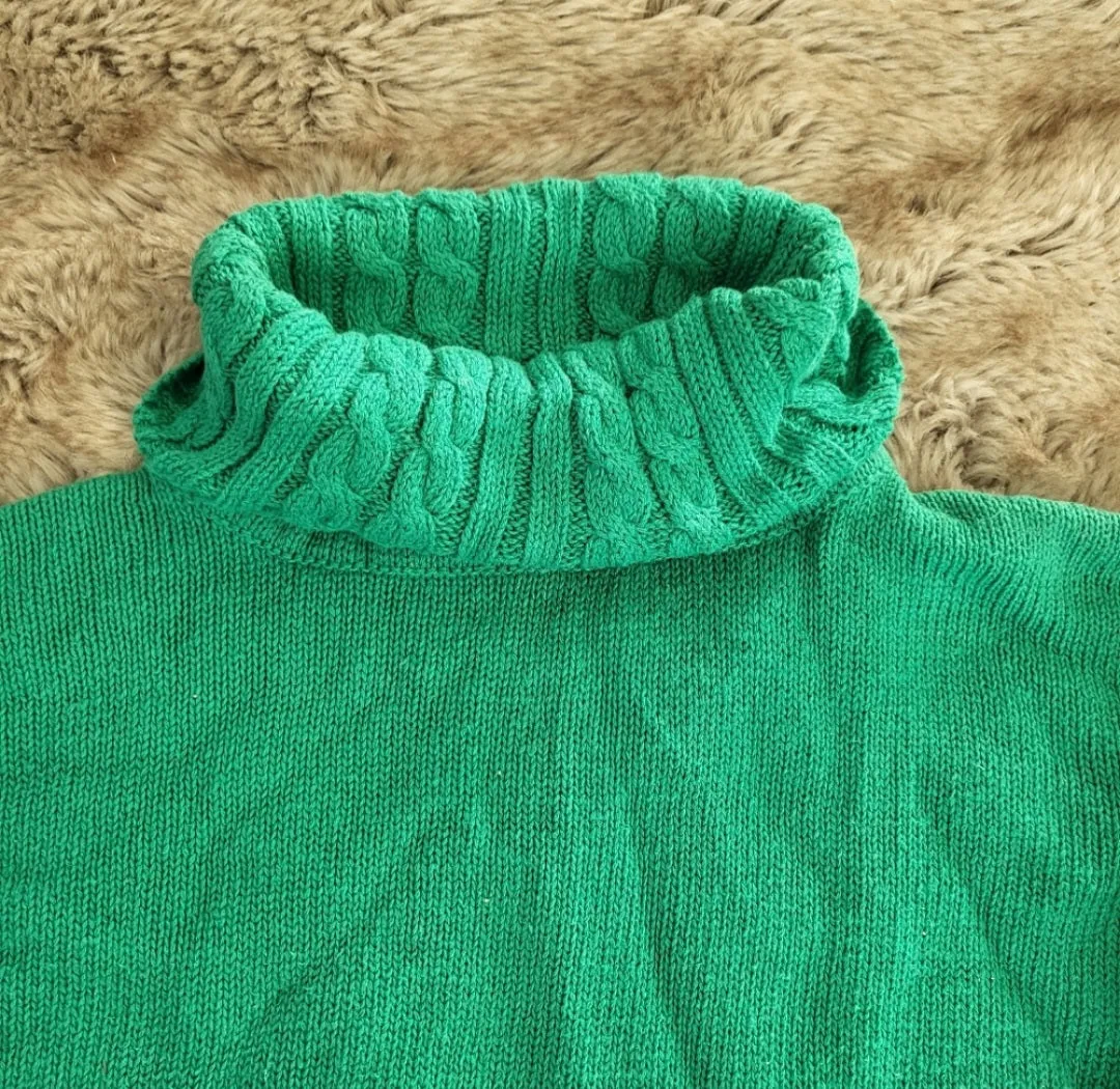 Crystal-Kobe Knit Turtleneck Size Medium