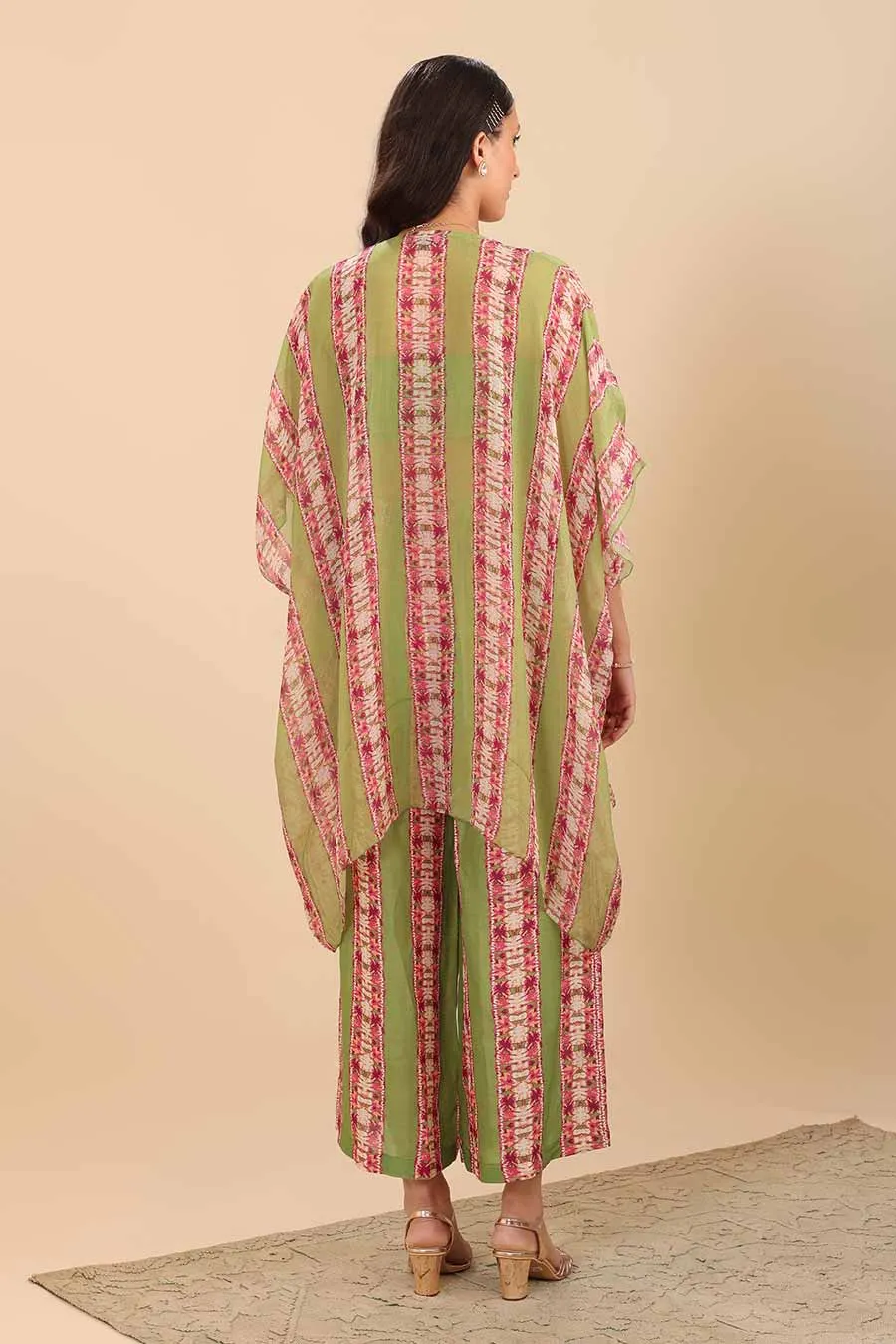 Green Naqsh Embellished Co-Ord Set With Cape