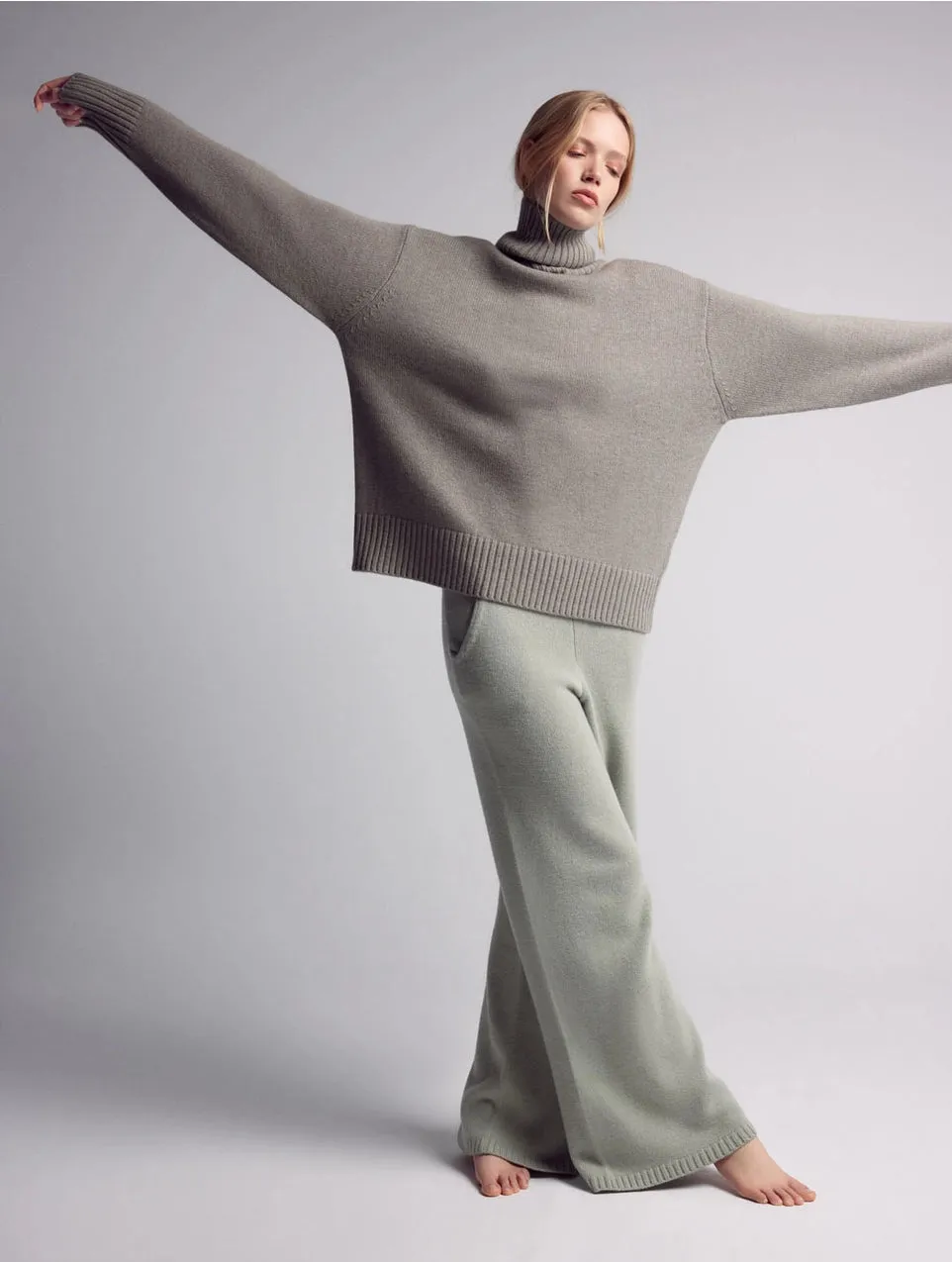 Leap Ada Cashmere Turtleneck Sweater Mink